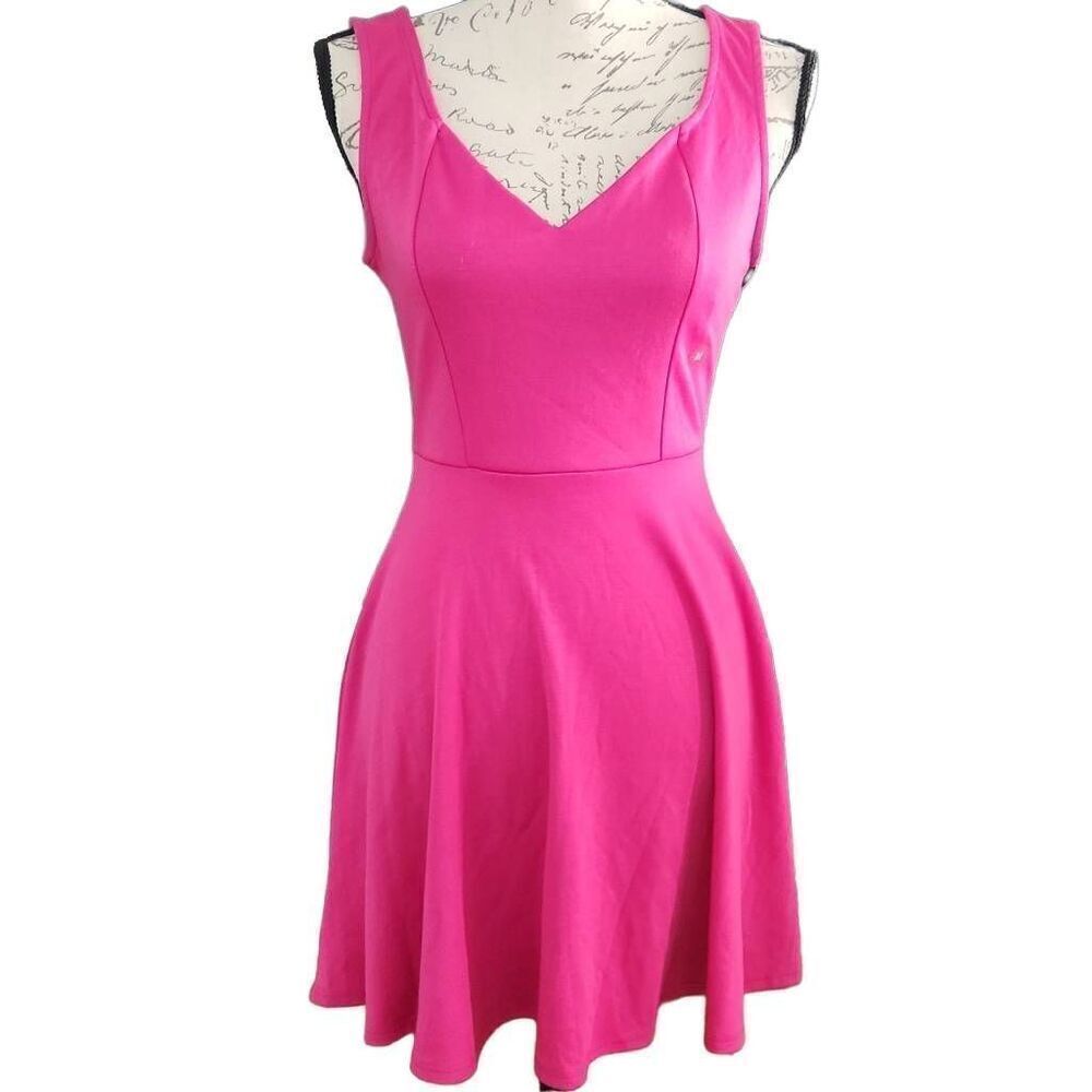 Kirra Women's Size Medium Pink Heart Cutout V-Neck Skater Dress